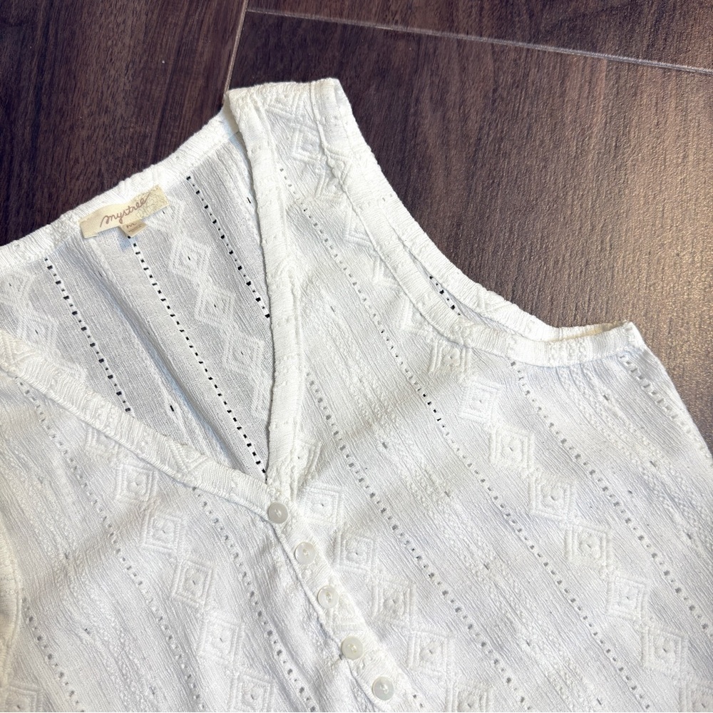 Boutique Mystree White Textured Blouse